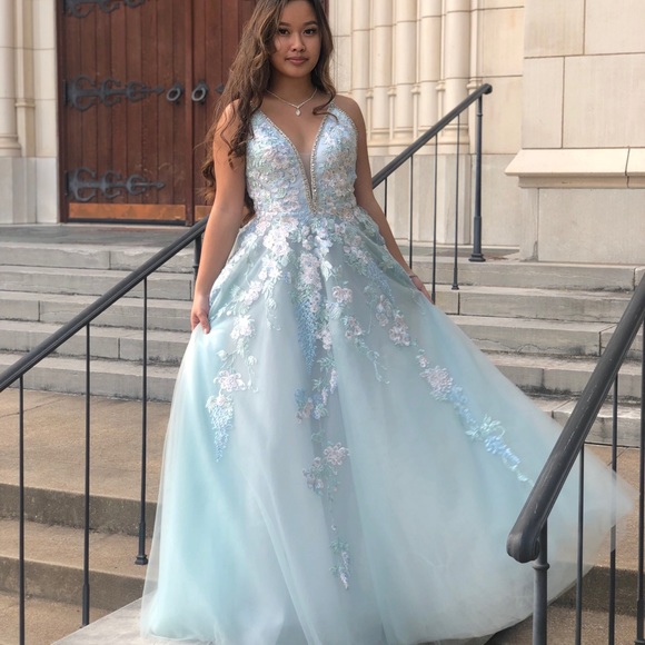 Ellie Wilde prom dress - Picture 1 of 2